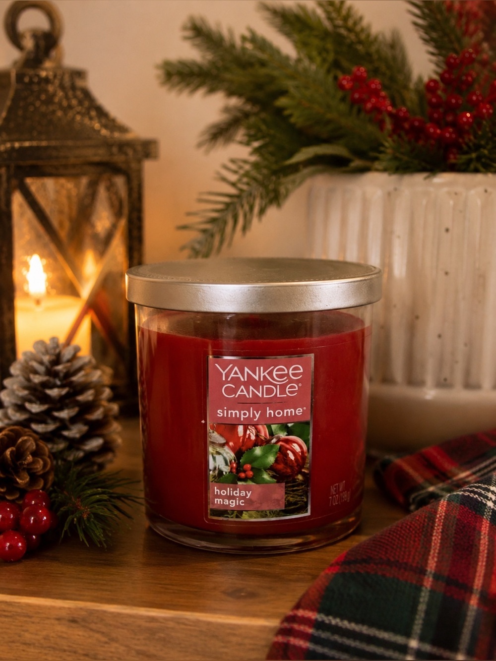 Yankee Candle Simply Home Holiday Magic 7oz Red Tumbler Christmas Candle